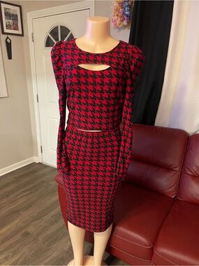 Red and Black Houndstooth Pencil Skirt - Women's Stylish Midi outfit set medium